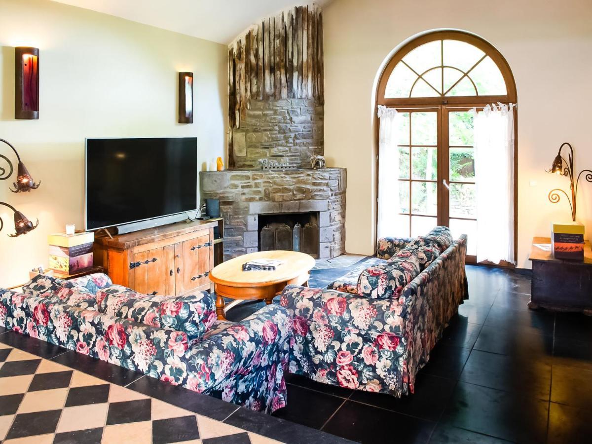 Nice Holiday Home In Nature With Sauna, Hot Tub En Swimming Pool 베르비에 객실 사진